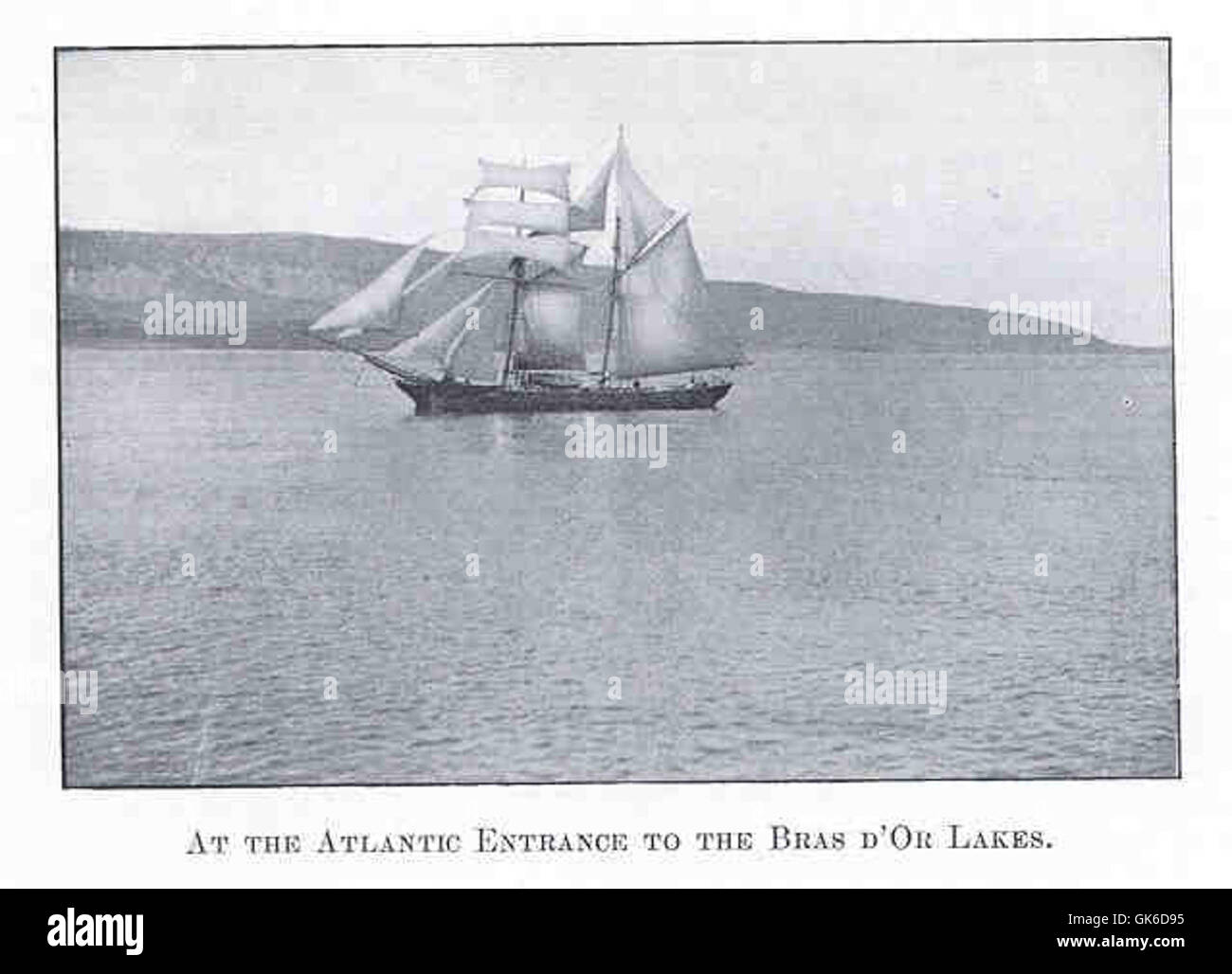 L'ingresso Atlantico ai laghi Bras d'Or in nuova Scozia funge da porta d'accesso tra l'Oceano Atlantico e il sistema di laghi interni. L'area è conosciuta per la sua bellezza paesaggistica e il suo significato ecologico. Foto Stock