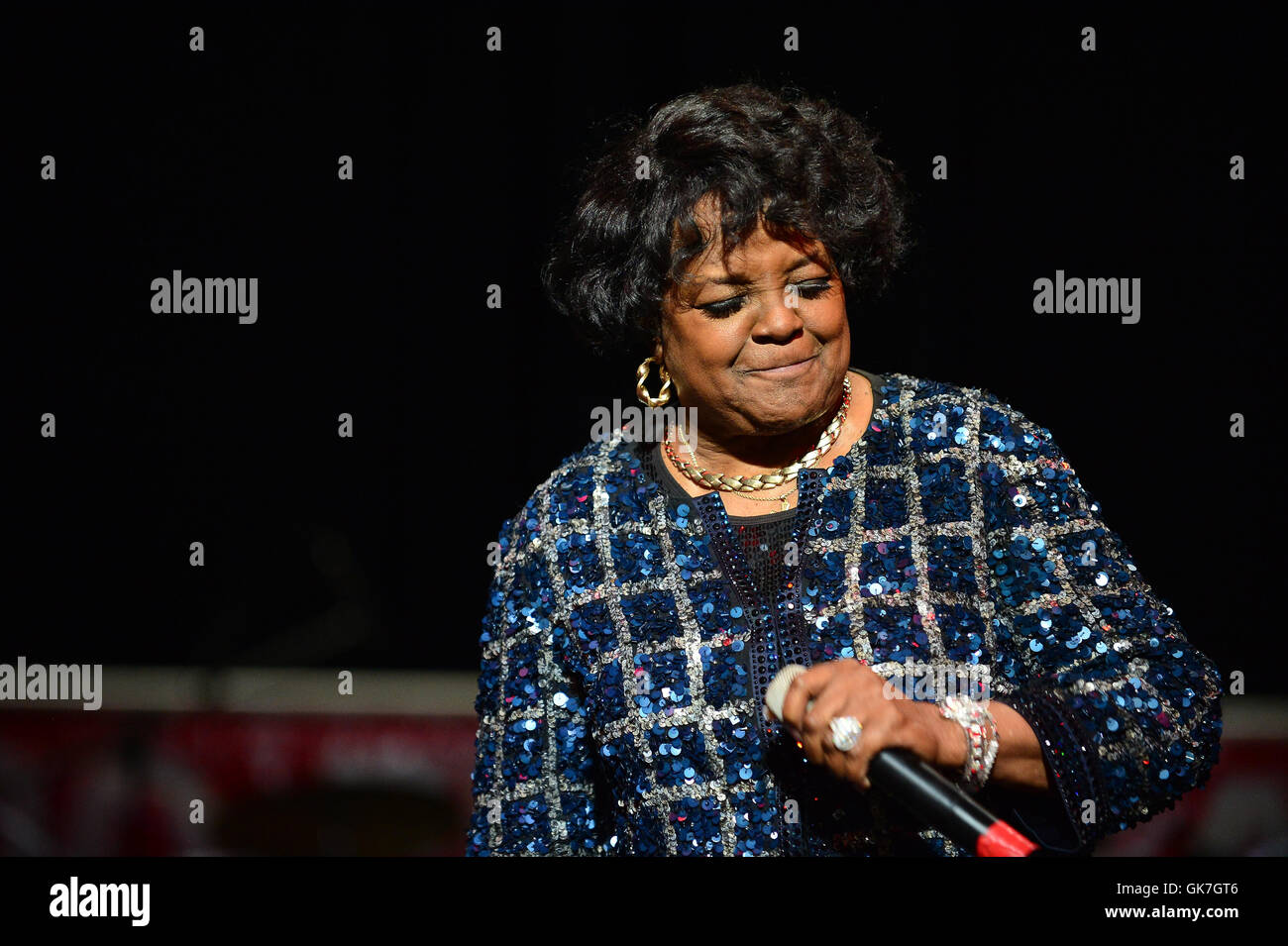 Shirley Caesar esegue durante le donne di lode - Concerto per la Festa della mamma al centro BankUnited maggio su 8, 2016 in Coral Gables, Florida. Dotato di: Shirley Caesar dove: Coral Gables, Florida, Stati Uniti quando: 08 Maggio 2016 Foto Stock