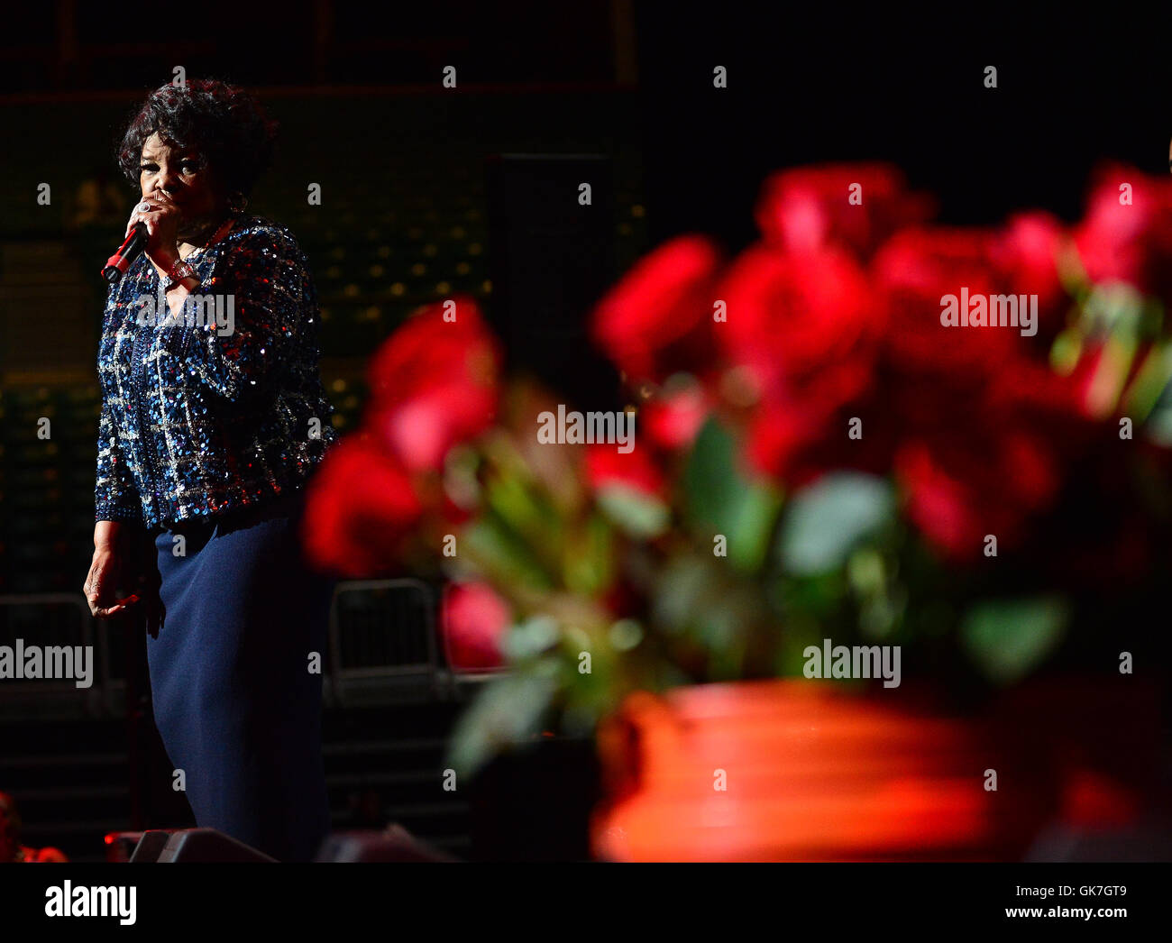 Shirley Caesar esegue durante le donne di lode - Concerto per la Festa della mamma al centro BankUnited maggio su 8, 2016 in Coral Gables, Florida. Dotato di: Shirley Caesar dove: Coral Gables, Florida, Stati Uniti quando: 08 Maggio 2016 Foto Stock