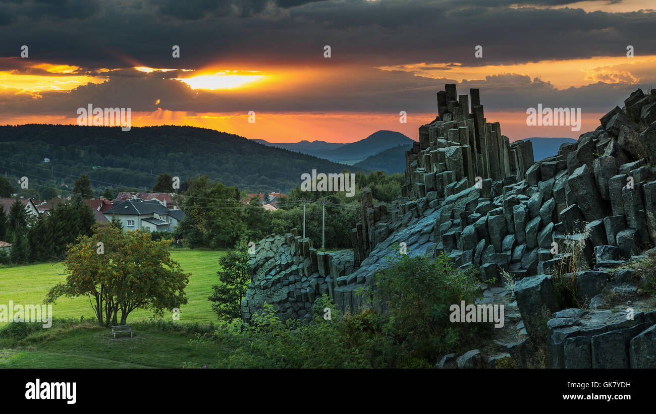 Panska Skala tramonto, formazione geologica, organo di pietra, Kamenicky Senov, Repubblica Ceca Foto Stock