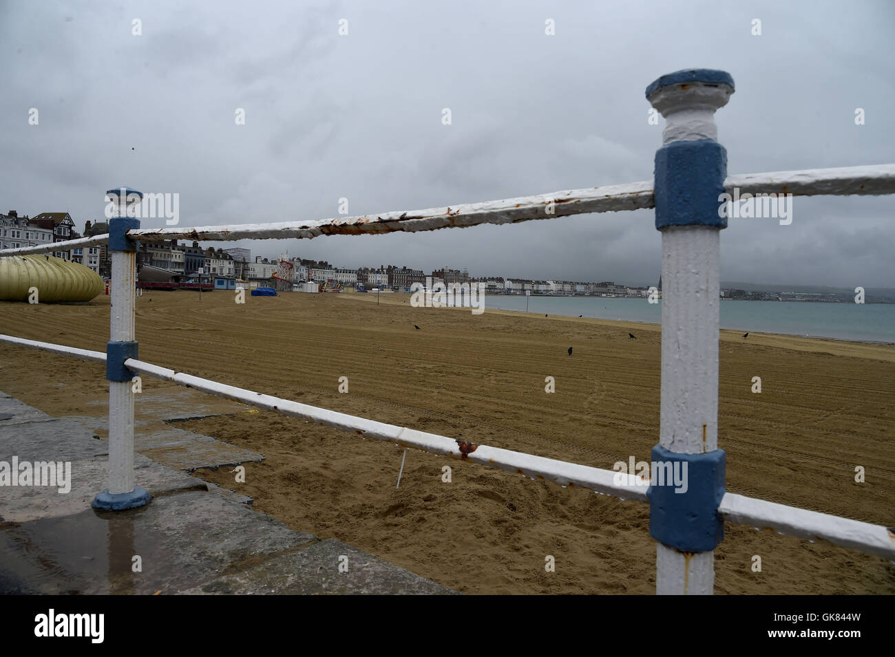 Wet Weather sulla spiaggia di Weymouth Dorset, Regno Unito Foto Stock
