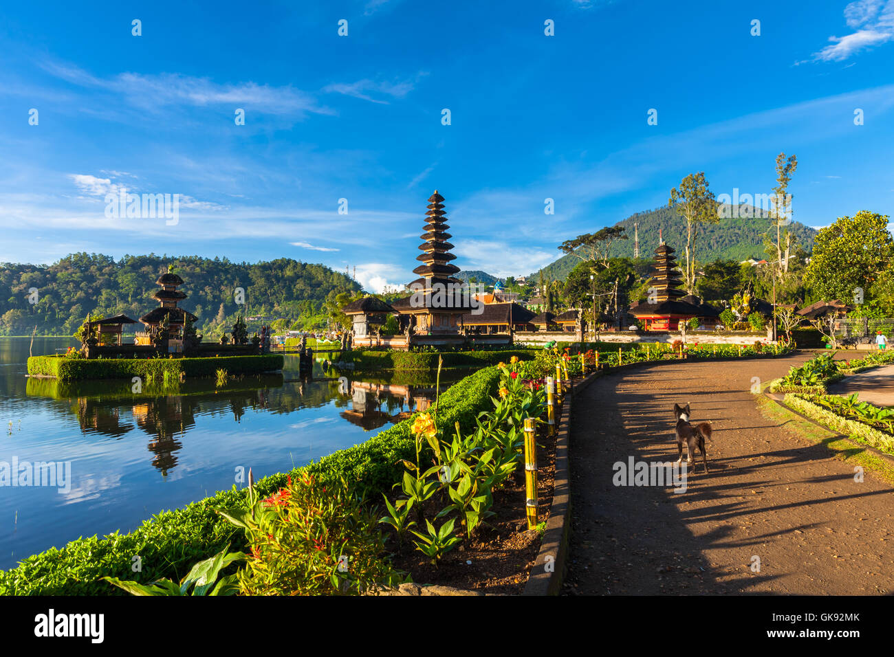 Pura Ulun Danu Bratan a sunrise, famoso tempio sul lago, Bedugul, Bali, Indonesia. Foto Stock