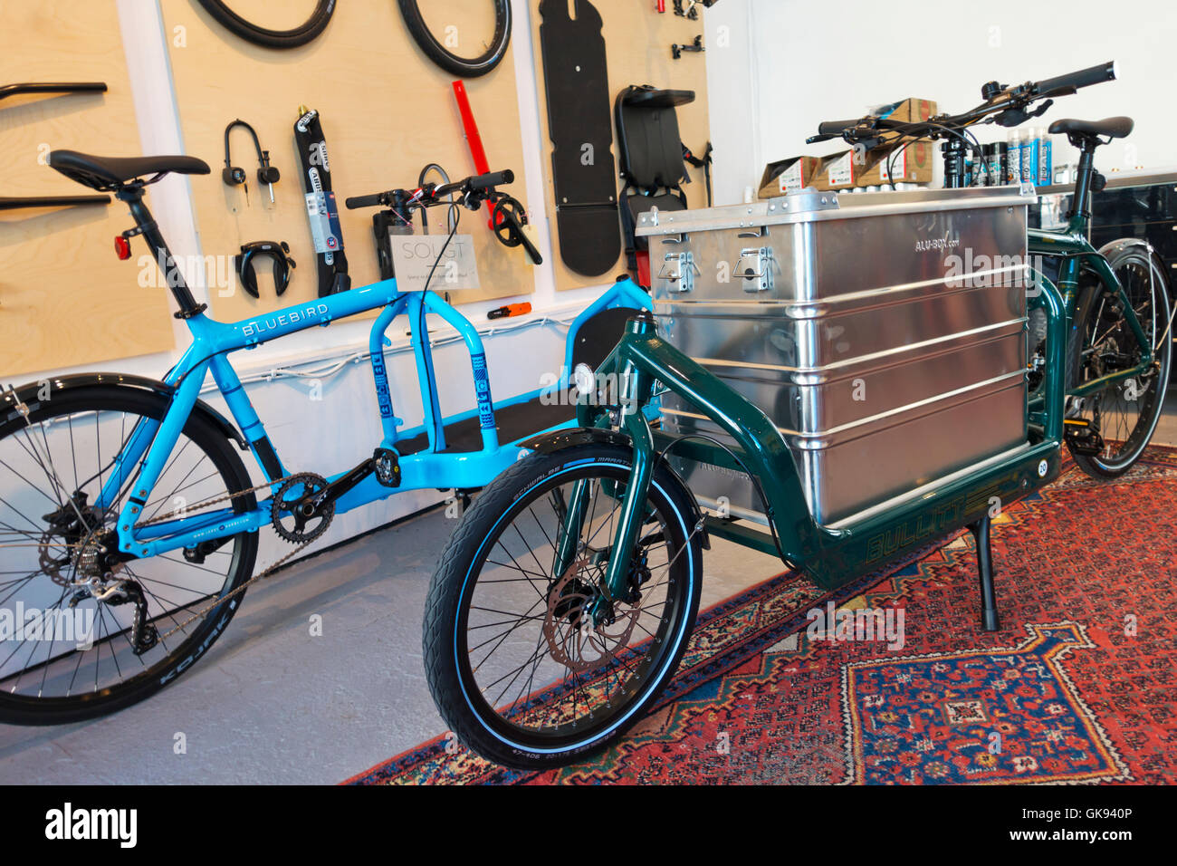 Bullitt cicli di portante in Larry vs. Harry Bullitt cycle shop, a Copenaghen, casa dell'originale Bullitt cargo bike. Copenhagen, Danimarca. Foto Stock