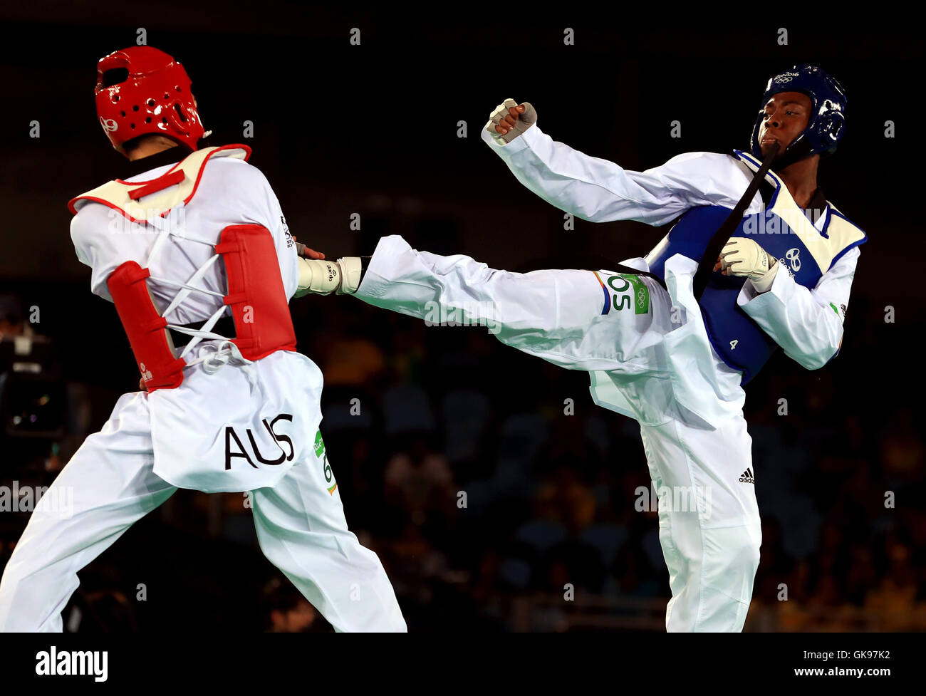 Gran Bretagna Lutalo Muhammad durante il suo bout contro Hayder Shkara negli uomini -80kg Round di 16 presso il Carioca Arena 3 al quattordicesimo giorno del Rio Giochi olimpici, Brasile. Foto Stock