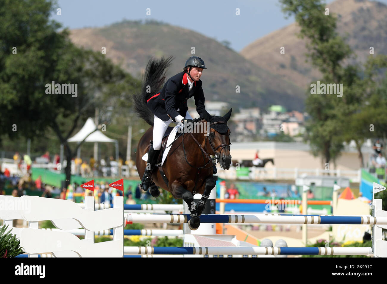 La Gran Bretagna è ben Maher durante il singolo round finale A all'Olympic centro equestre al quattordicesimo giorno del Rio Giochi olimpici, Brasile. Foto Stock