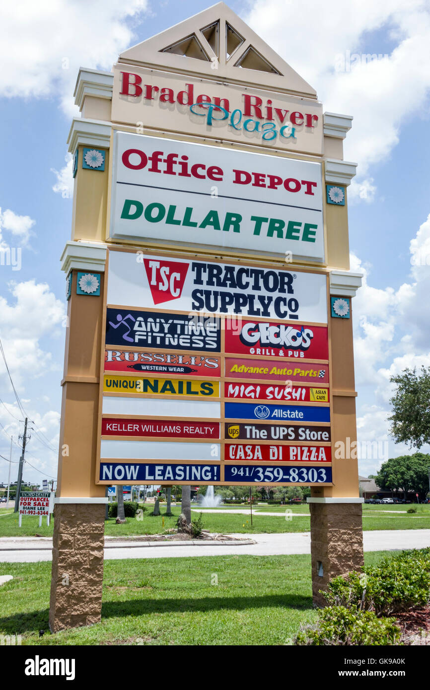 Florida,Bradenton,Braden River Plaza,strip Mall shopping plaza proprietà commerciale,Pylon segno business directory Office Depot Dollar Tree UPS Store Foto Stock