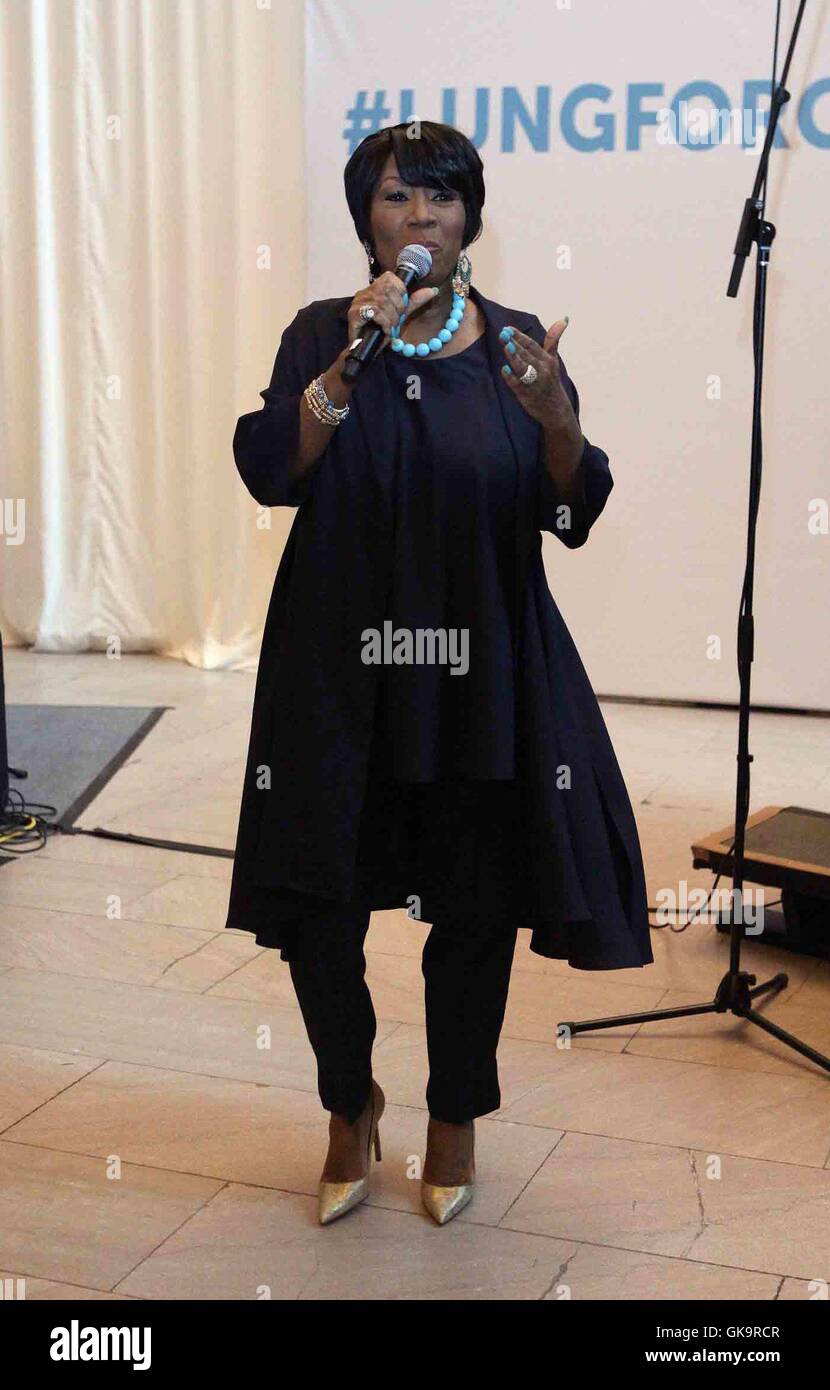 Il Grammy award-winning singer Patti LaBelle apre la terza nazionale annuale della Donna salute polmonare settimana al Grand Central Terminal con la American Lung Association a Vanderbilt Hall dotata di: Patti LaBelle dove: la città di New York, New York, Stati Uniti quando Foto Stock