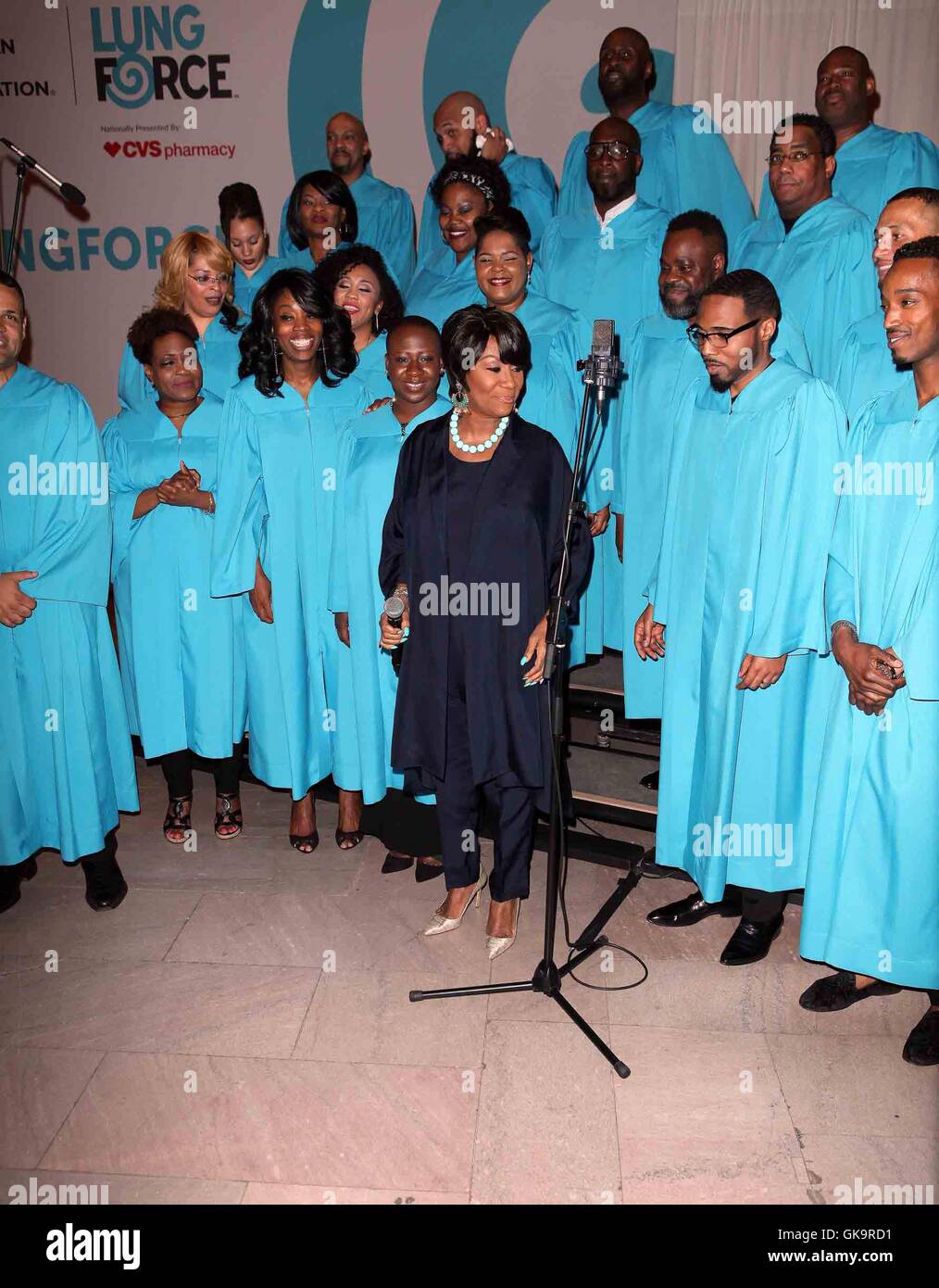 Il Grammy award-winning singer Patti LaBelle apre la terza nazionale annuale della Donna salute polmonare settimana al Grand Central Terminal con la American Lung Association a Vanderbilt Hall dotata di: Patti LaBelle, East Coast coro di ispirazione dove: New York ci Foto Stock