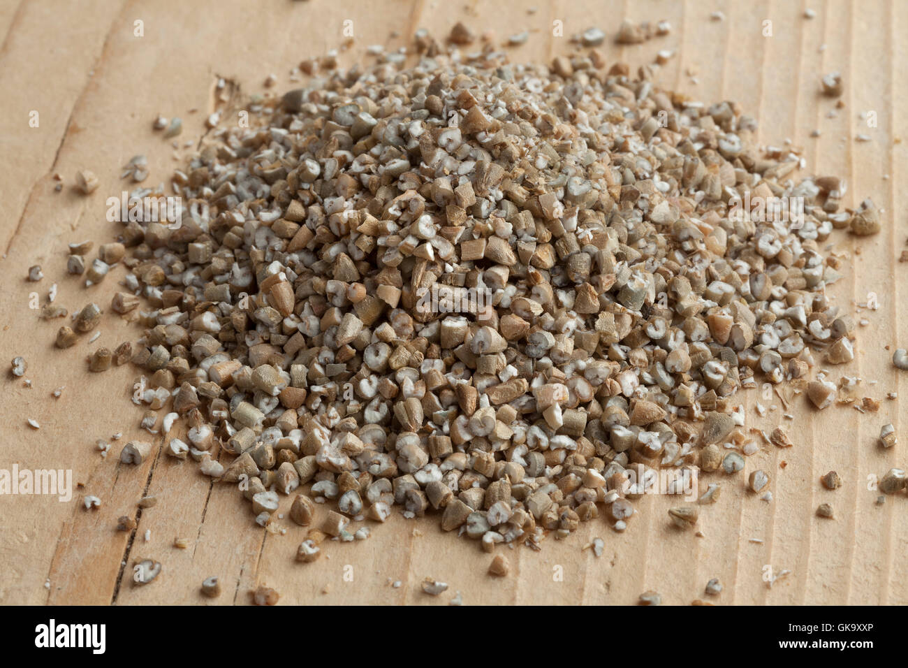 Cumulo di fresco spezzato i semi di segale Foto Stock