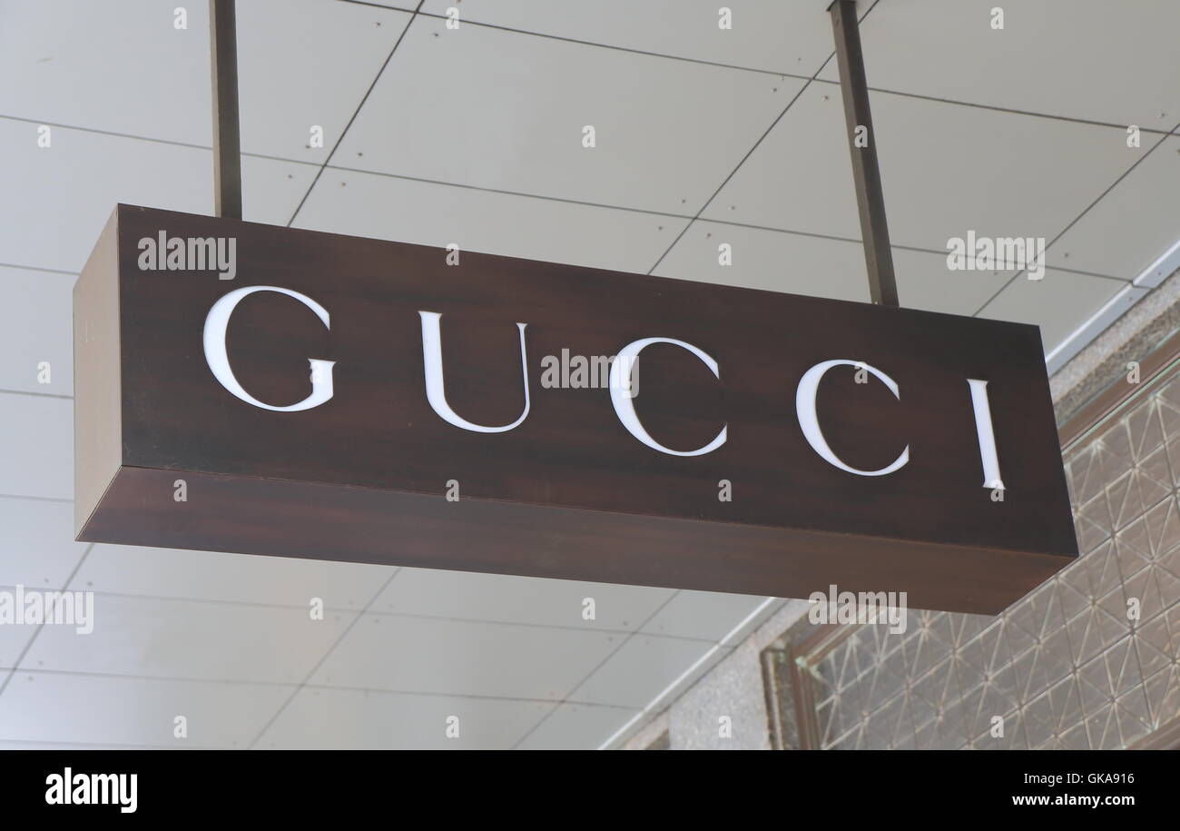 Negozio di Gucci, moda italiana e prodotti in pelle marca fondata da Guccio  Gucci nel 1921 Foto stock - Alamy