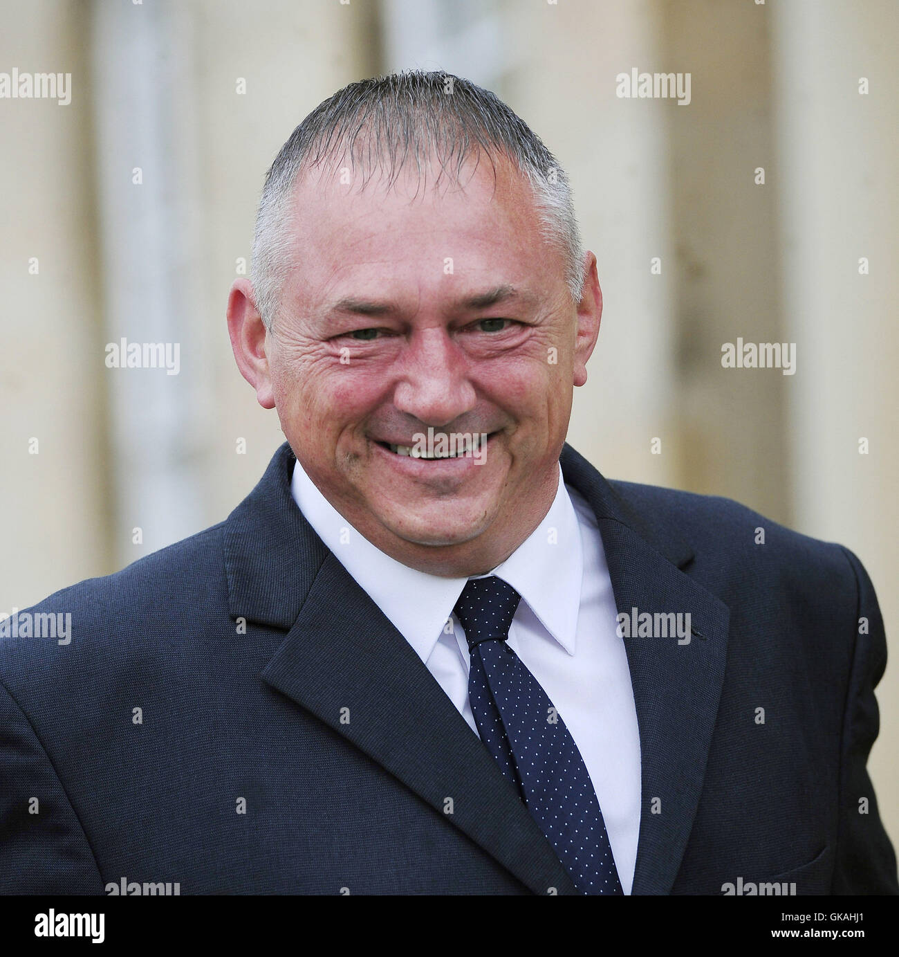 Scuola bus driver Graham Jones al di fuori di York Crown Court dove egli ha negato la guida pericolosa in connessione con un incidente che ha visto 26 bambini di dover essere salvato quando loro autobus è rimasto bloccato in acqua di inondazione. Foto Stock