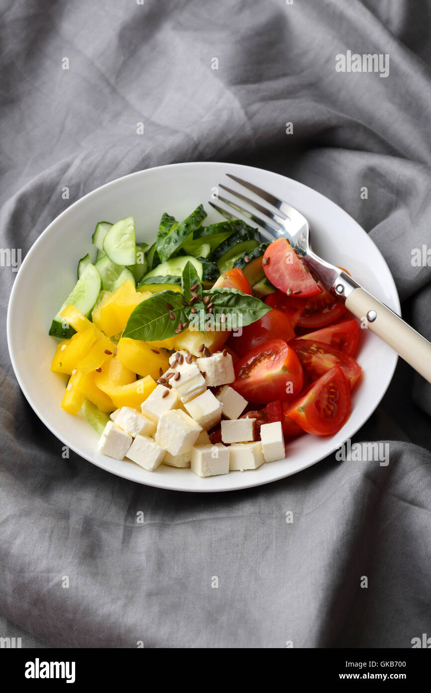 Uno stile di vita sano insalata sulla piastra, cibo close-up Foto Stock