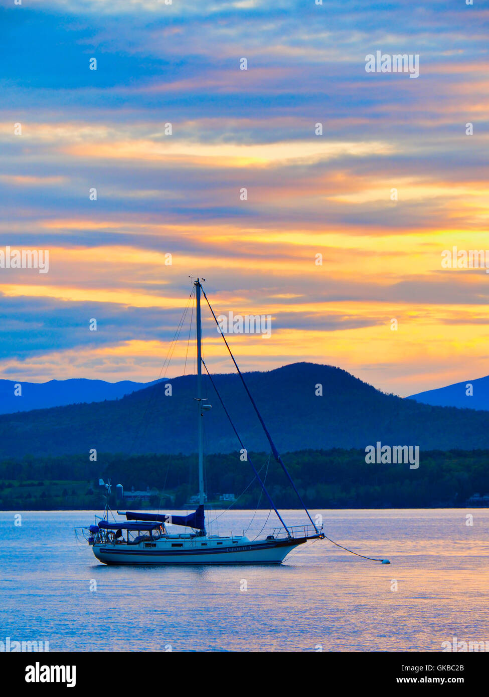 Essex Charlotte Ferry Dock.Vista lago Champlain e i monti Adirondack. Charlotte, Vermont, USA Foto Stock