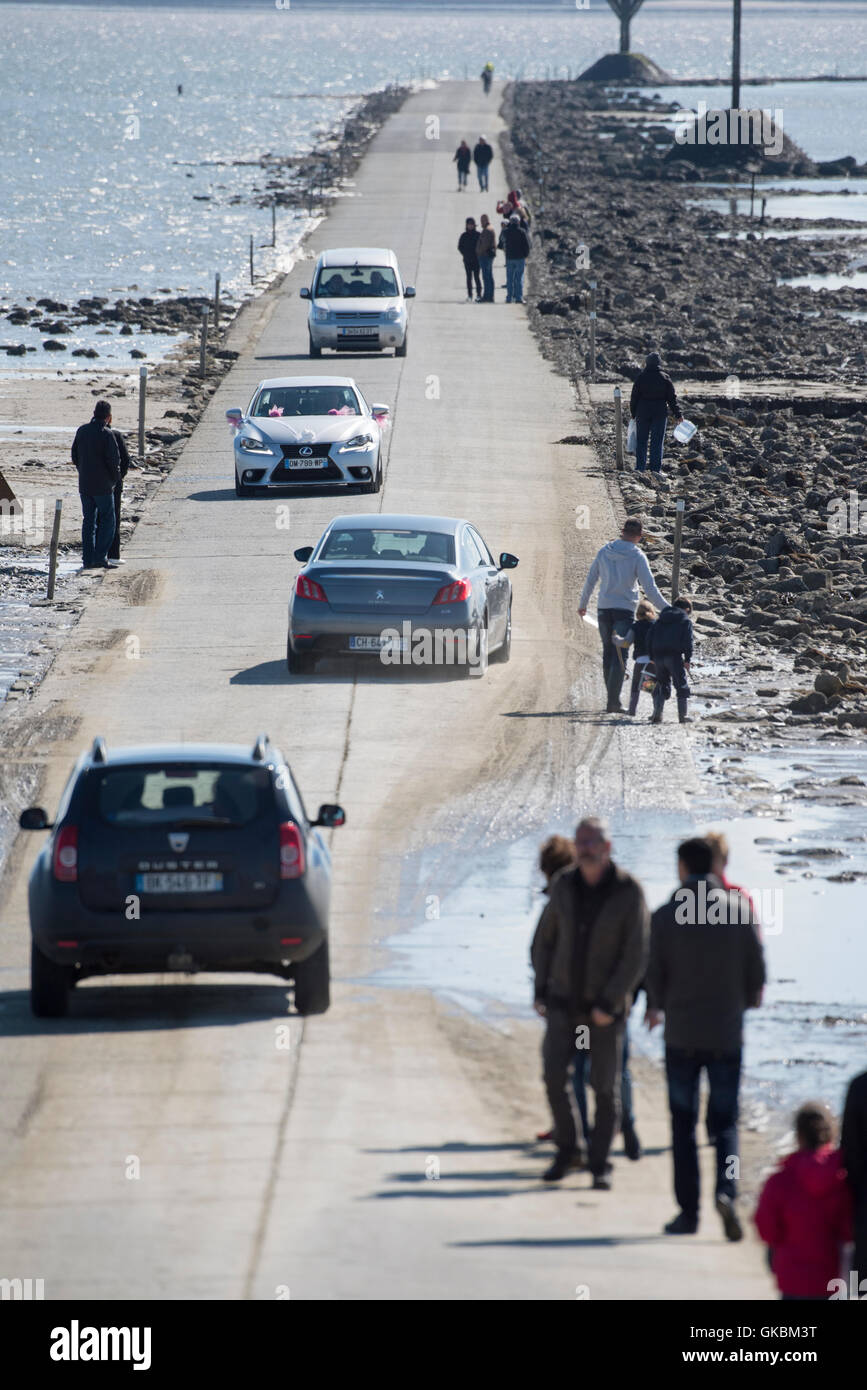 Passaggio du Goisa causeway dalla terraferma all Ile de Noirmoutier, della Vandea, Francia Foto Stock