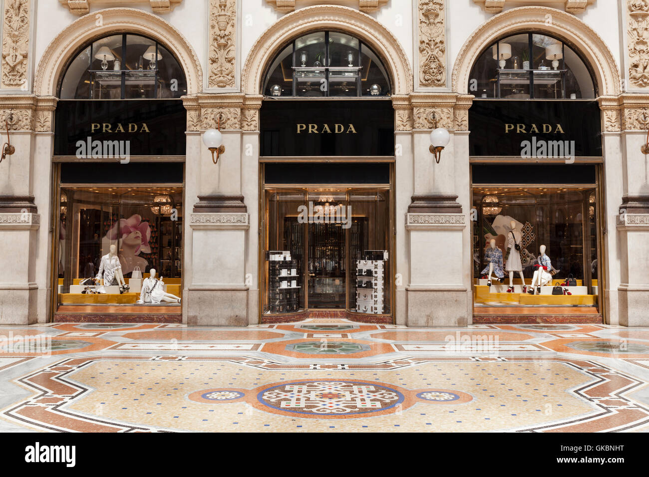 Prada store in Galleria Vittorio Emanuele ll, Milano, Lombardia. Foto Stock