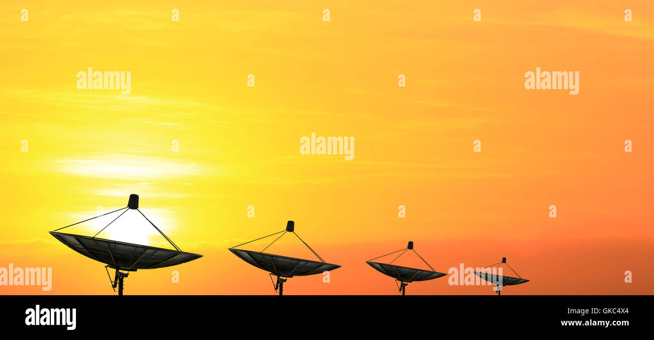 Antenna satellitare cibo Foto Stock