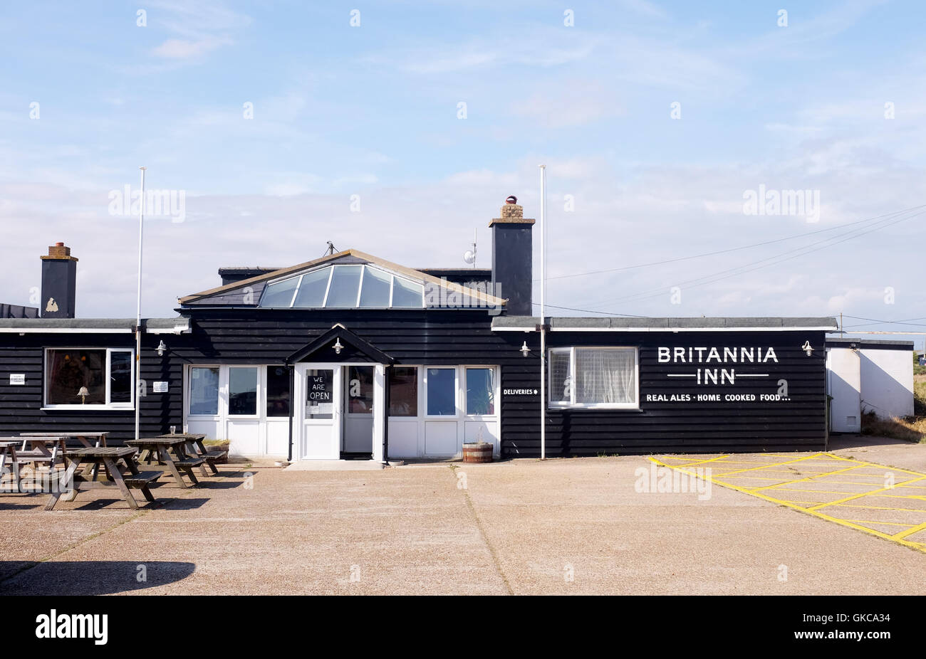 Vista su Dungeness Kent REGNO UNITO - Il Britannia Inn pub Foto Stock