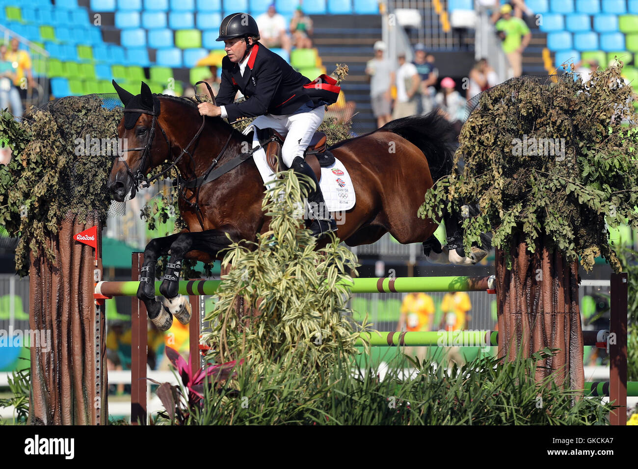 Gran Bretagna Nick Skelton durante la finale individuale salta fuori all'Olympic centro equestre al quattordicesimo giorno del Rio Giochi olimpici, Brasile. Foto Stock