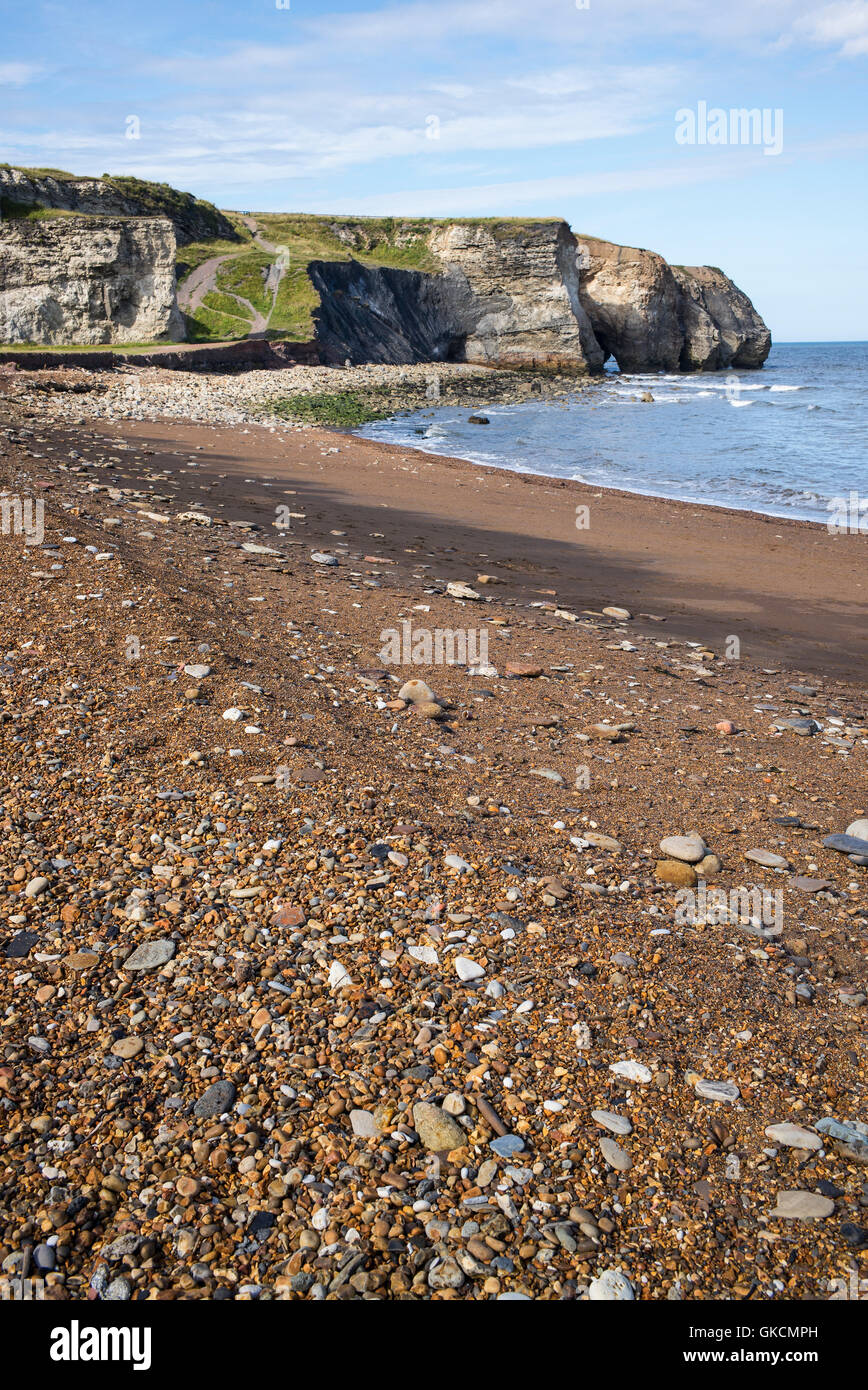 Spiaggia di Blast e scogliere sul mare al naso del punto, Dawdon, County Durham, Regno Unito Foto Stock