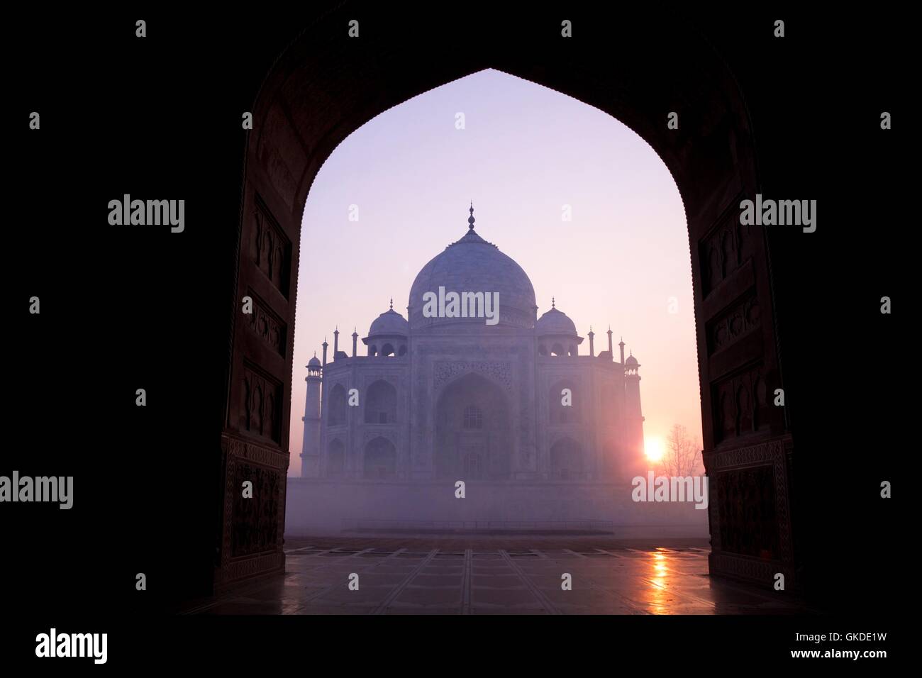 Taj Mahal di sunrise, Sito Patrimonio Mondiale dell'UNESCO, Agra, Uttar Pradesh, India, Asia Foto Stock