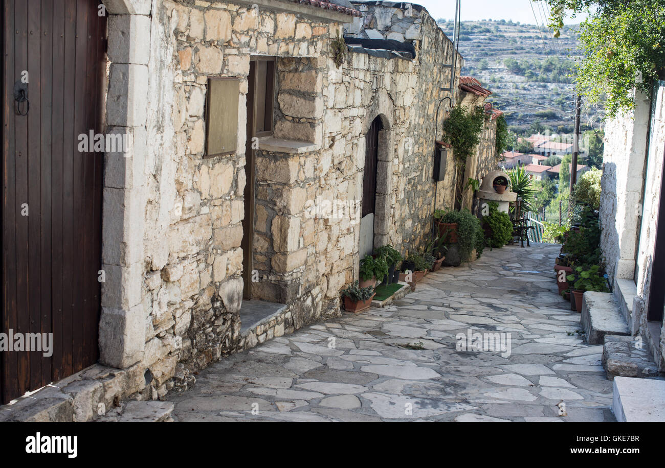 La vista sulla strada del villaggio di Lofou a Cipro. Foto Stock