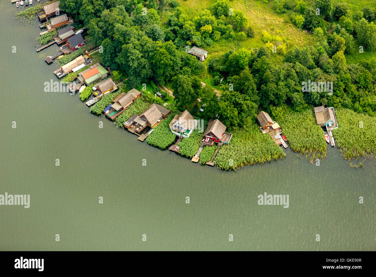 Vista aerea, boathouses sul Lago di Cracovia, Cracovia Regione dei Laghi, Lago di Cracovia, Cracovia am See, Meclemburgo Lake District, Foto Stock