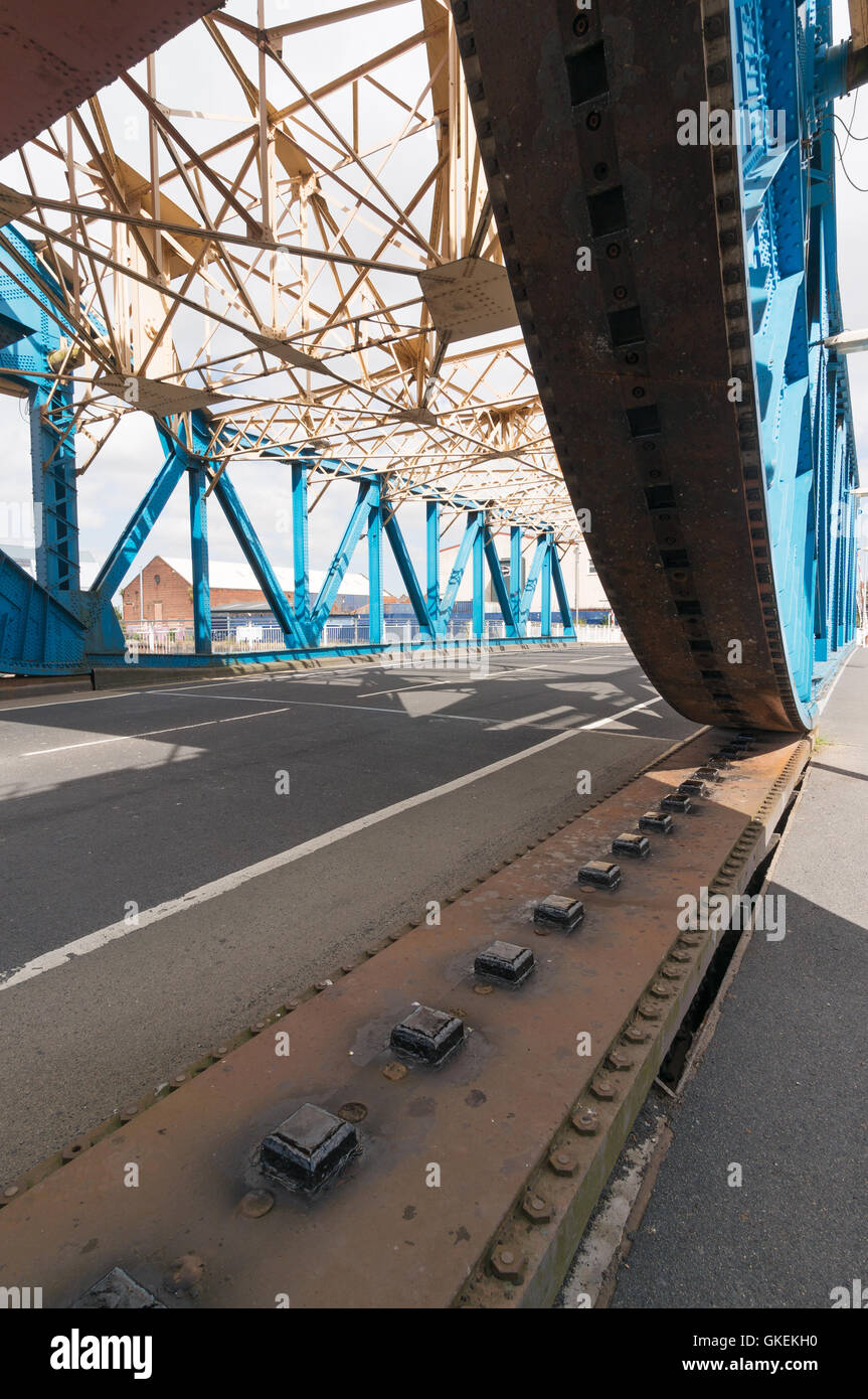 Meccanismo di rotolamento Scherzer bilico sollevamento Drypool Bridge, Kingston upon Hull, Yorkshire, Inghilterra, Regno Unito Foto Stock