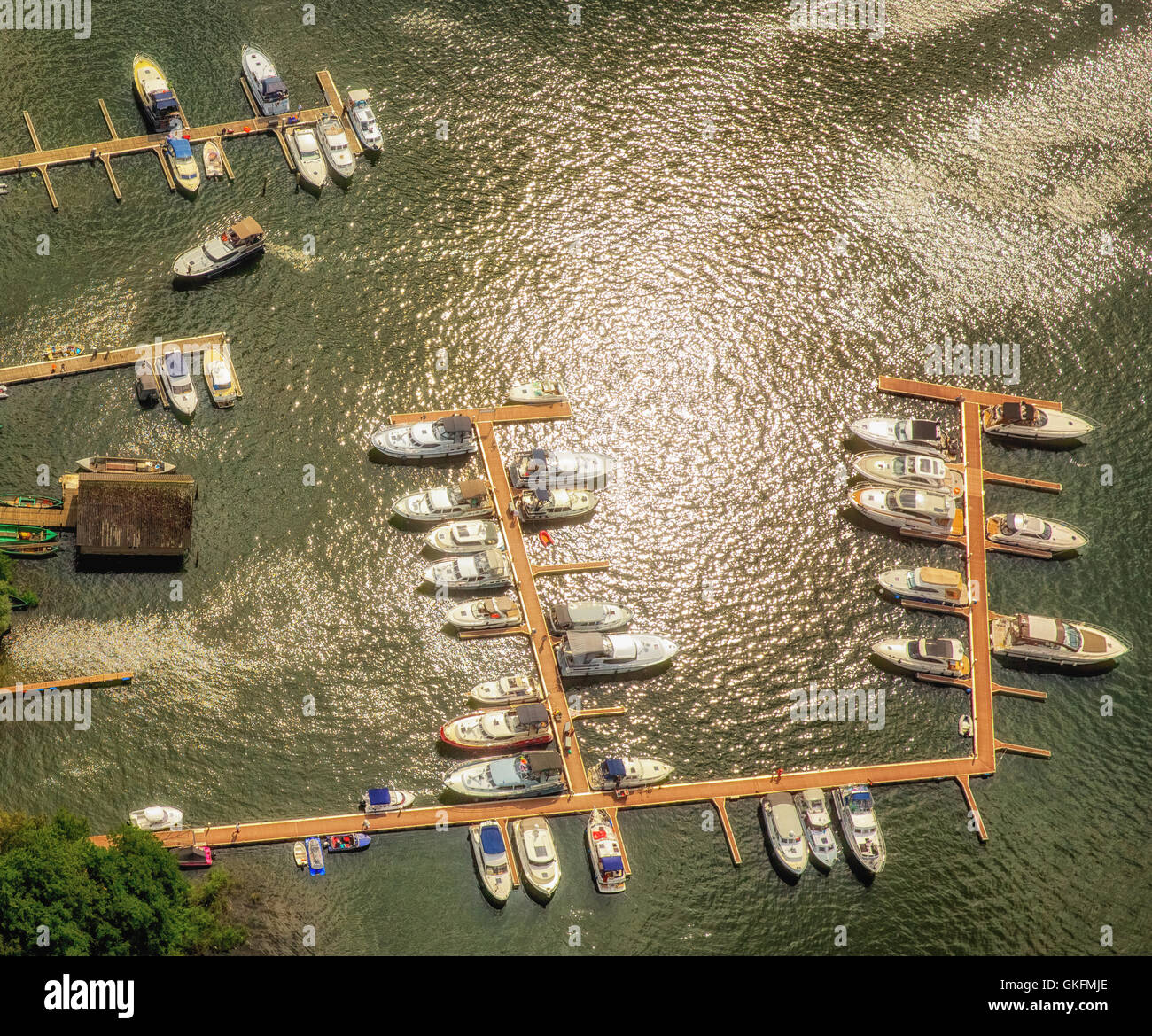 Vista aerea, pontili di Marina, Gut Marina Eldenburg, Waren (Müritz), Meclemburgo Lake District, Mecklenburgian Svizzera, Mec Foto Stock