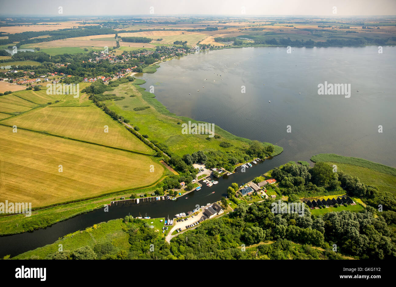 Vista aerea, acqua walking luogo di riposo Aalbude a Villa Verchen, Peene, Peene corso, Dargun, Mecklenburg Seascape, Foto Stock