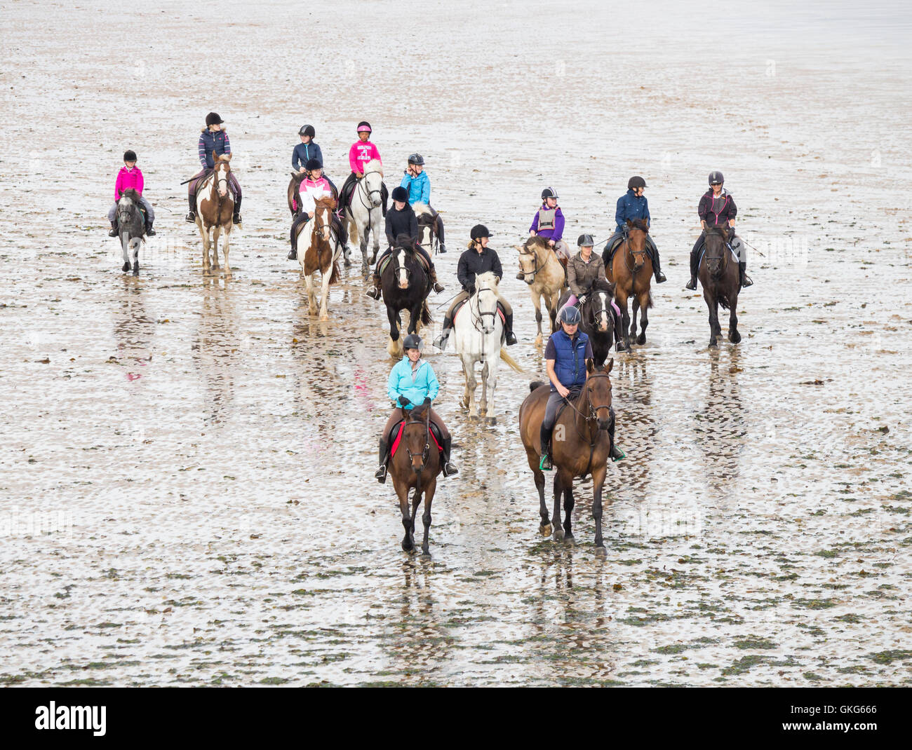 Passeggiate a cavallo sulla spiaggia Saltburn. Saltburn dal mare, North Yorkshire, Inghilterra. Regno Unito Foto Stock