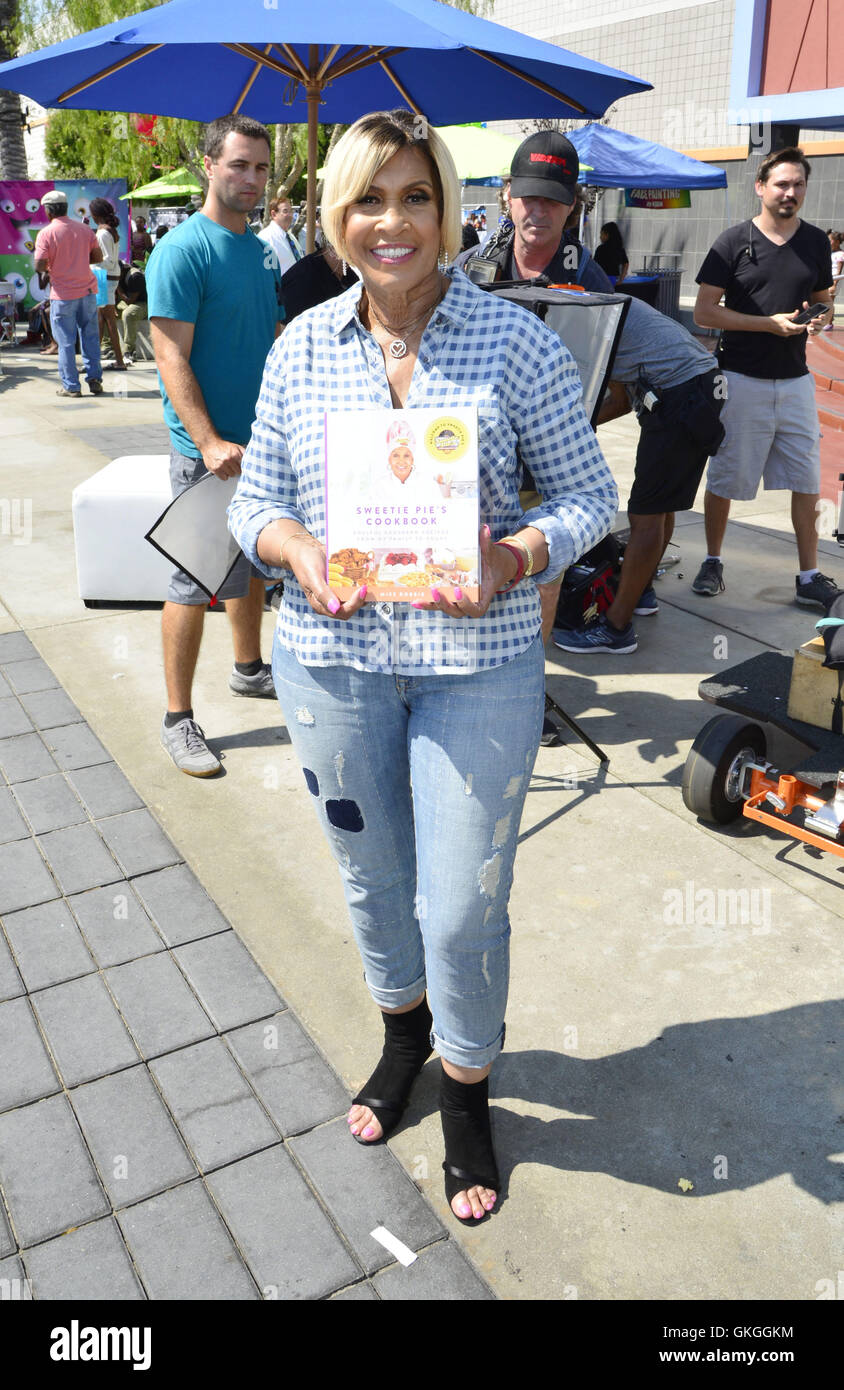 Los Angeles, Ca, Stati Uniti d'America. 20 agosto 2016. Robbie Marie Montgomery - Sweetie Pie a Leimert Park Village alla Fiera del libro su agosto 20, 2016 a Los Angeles, CA. Credito: Koi Sojer/Snap'n u foto/media/punzone Alamy Live News Foto Stock