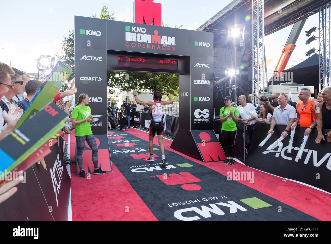 Copenhagen, Danimarca. 21 Ago, 2016 Triatleta Fabio Carvalho attraversando il traguardo come terza in uomini in 08:07:10 presso il KMD Ironman Copenhagen 2016 Credit: Oliver Förstner/Alamy Live News Foto Stock