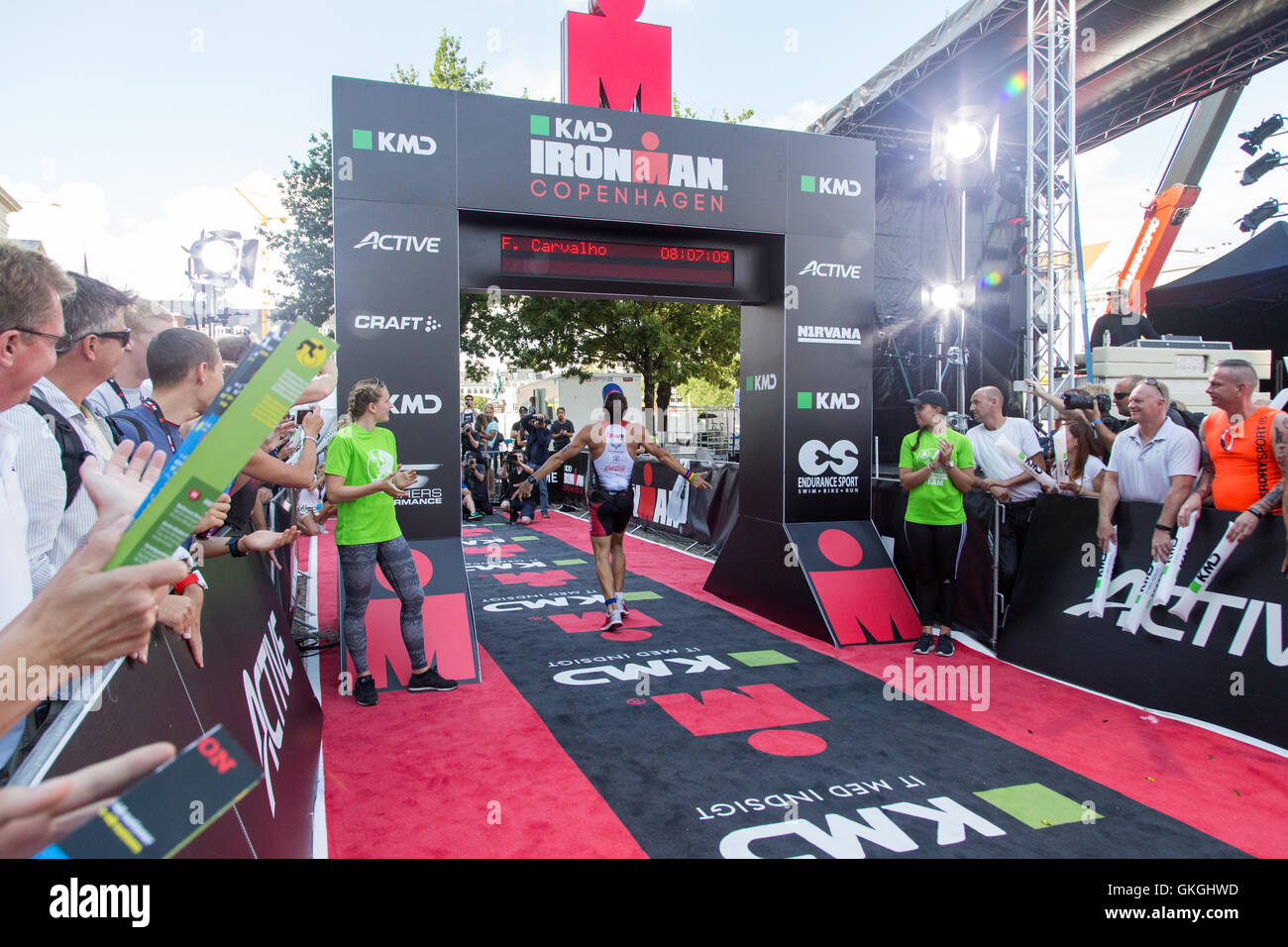 Copenhagen, Danimarca. 21 Ago, 2016 Triatleta Fabio Carvalho attraversando il traguardo come terza in uomini in 08:07:10 presso il KMD Ironman Copenhagen 2016 Credit: Oliver Förstner/Alamy Live News Foto Stock
