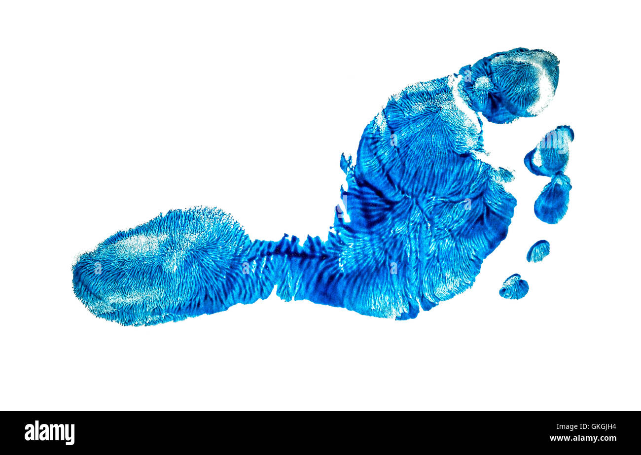 Vera e propria impronta del piede del bambino in colore blu isolato su sfondo bianco Foto Stock
