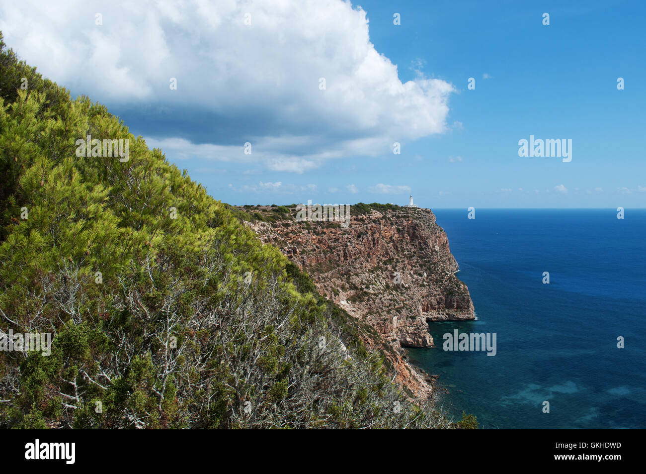 Fomentera, isole Baleari: vista del Faro di La Mola, sulla cima di una scogliera spettacolare, è stato aperto nel Novembre 30, 1861 Foto Stock