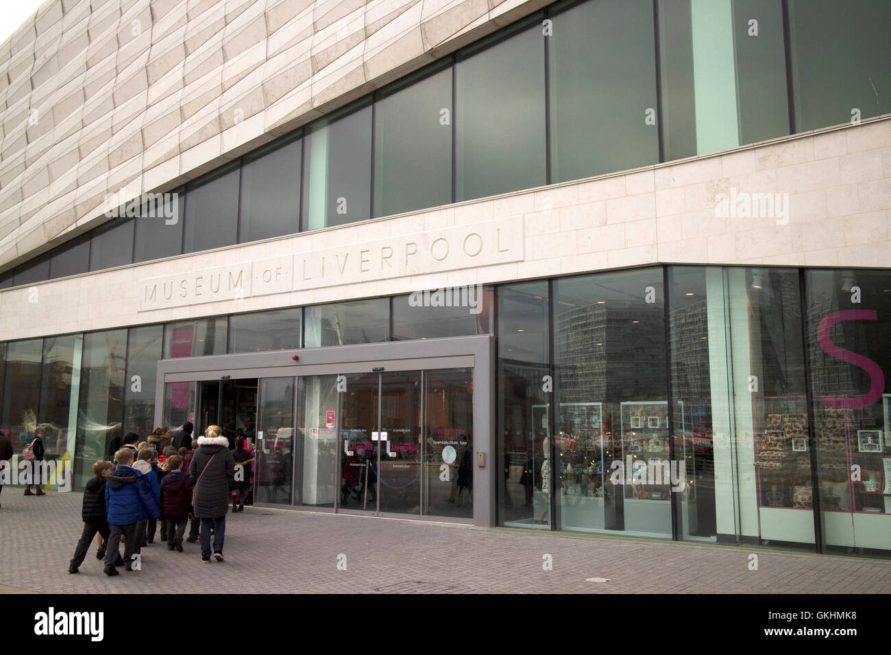 Per i gruppi scolastici la visita al museo del palazzo di Liverpool Merseyside Foto Stock