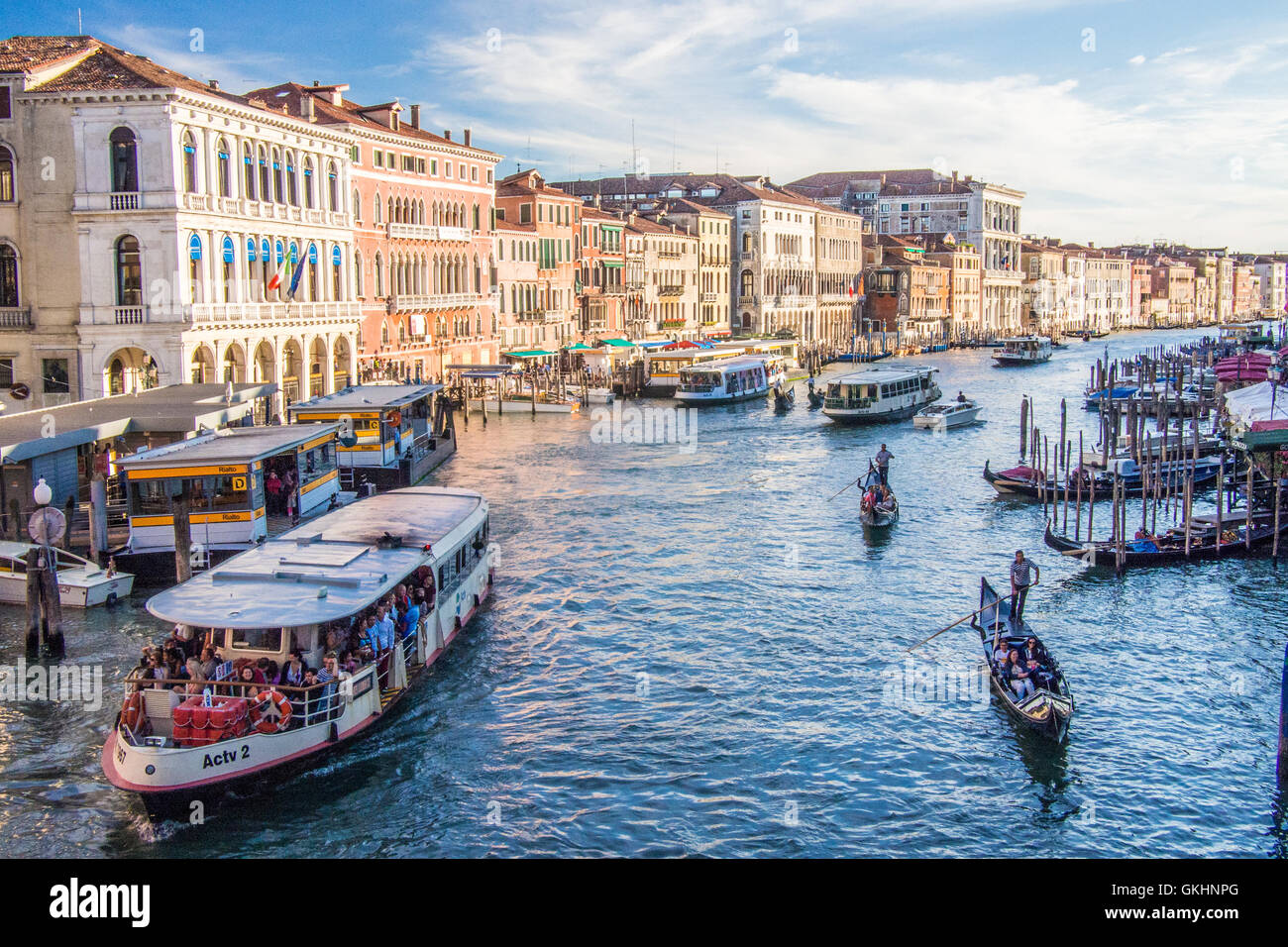 Canal Grande vicino al Ponte di Rialto, Venezia, Veneto, Italia. Foto Stock