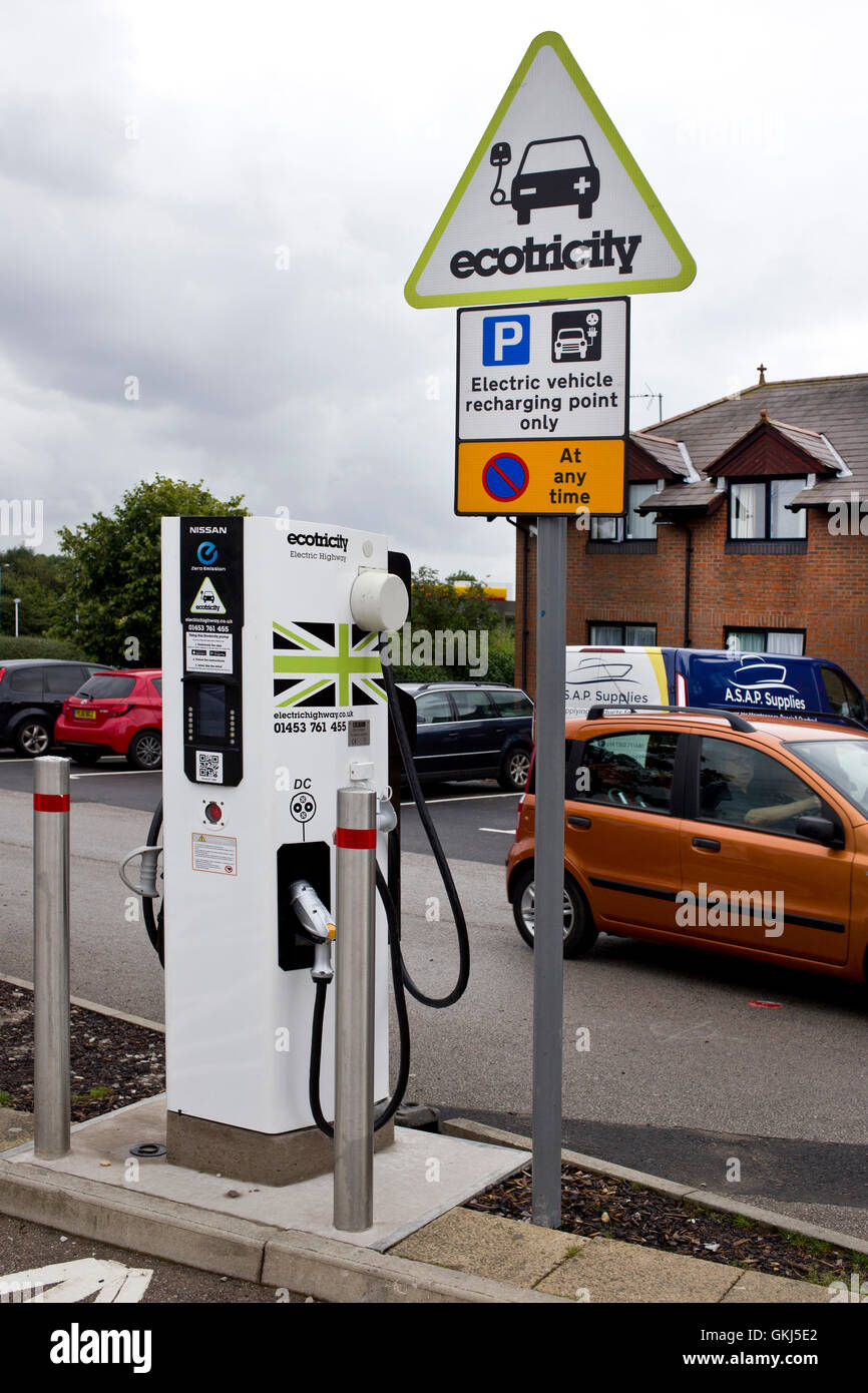 Eco elettricità stazione di ricarica a Chester Services Foto Stock