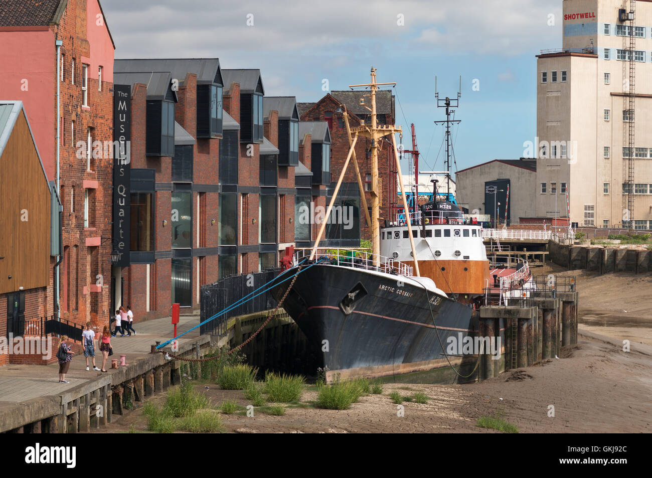 Il quartiere dei musei con il vecchio peschereccio Arctic Corsair Kingston upon Hull, Yorkshire, Inghilterra, Regno Unito Foto Stock