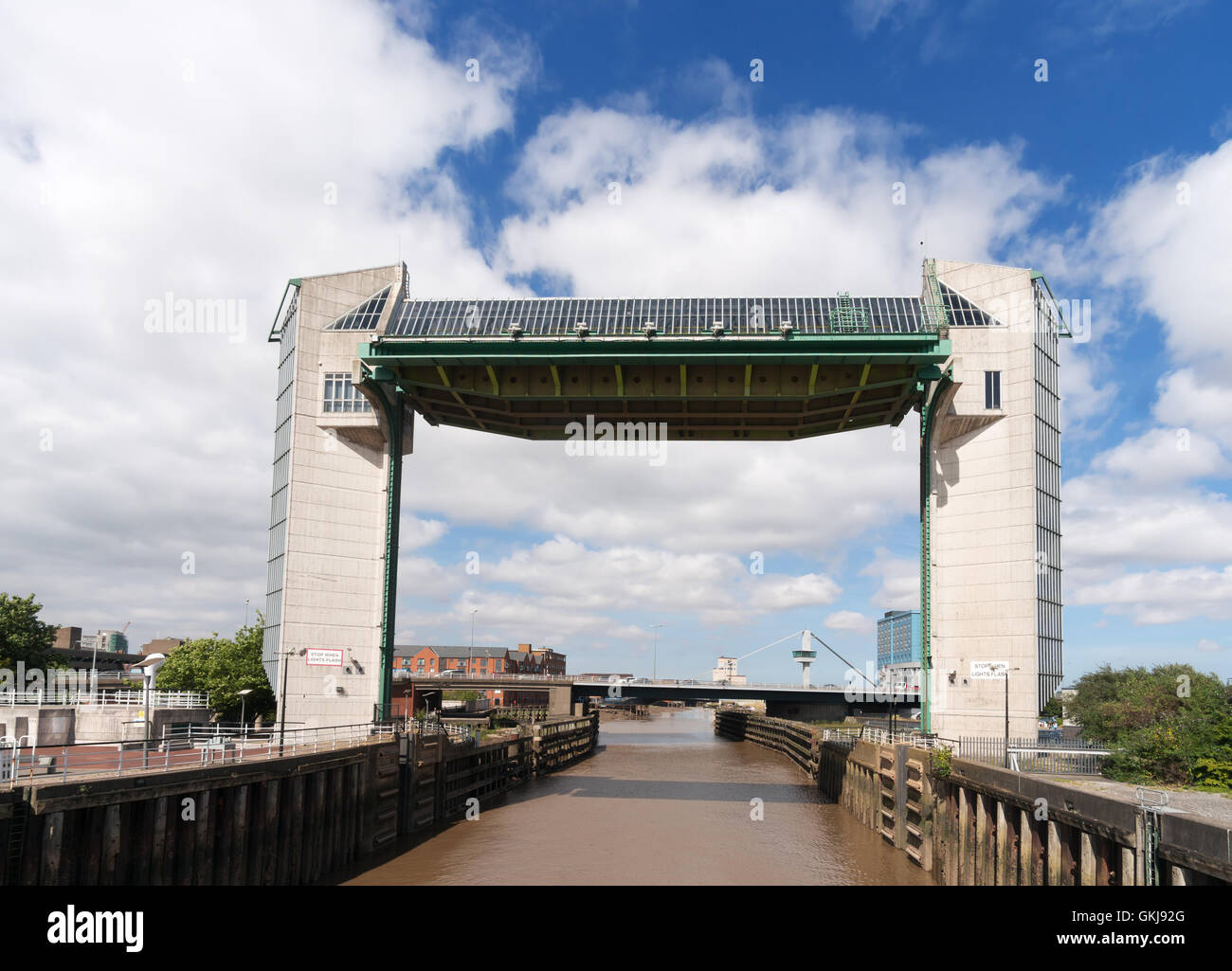 Kingston upon Hull picchi di marea del fiume di barriera di Hull, Yorkshire, Inghilterra, Regno Unito Foto Stock
