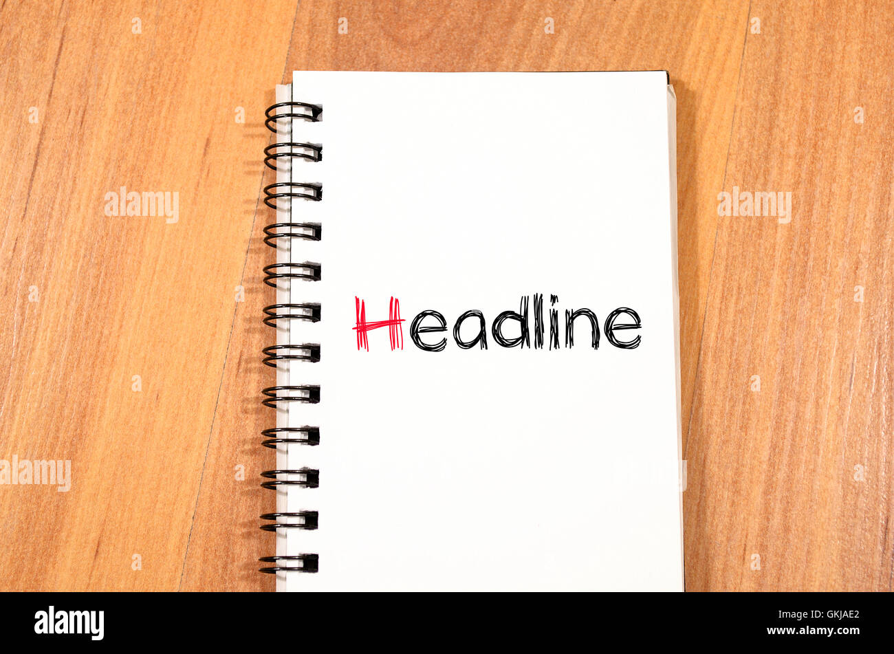 Headline news concetto di testo scrivere su notebook Foto Stock