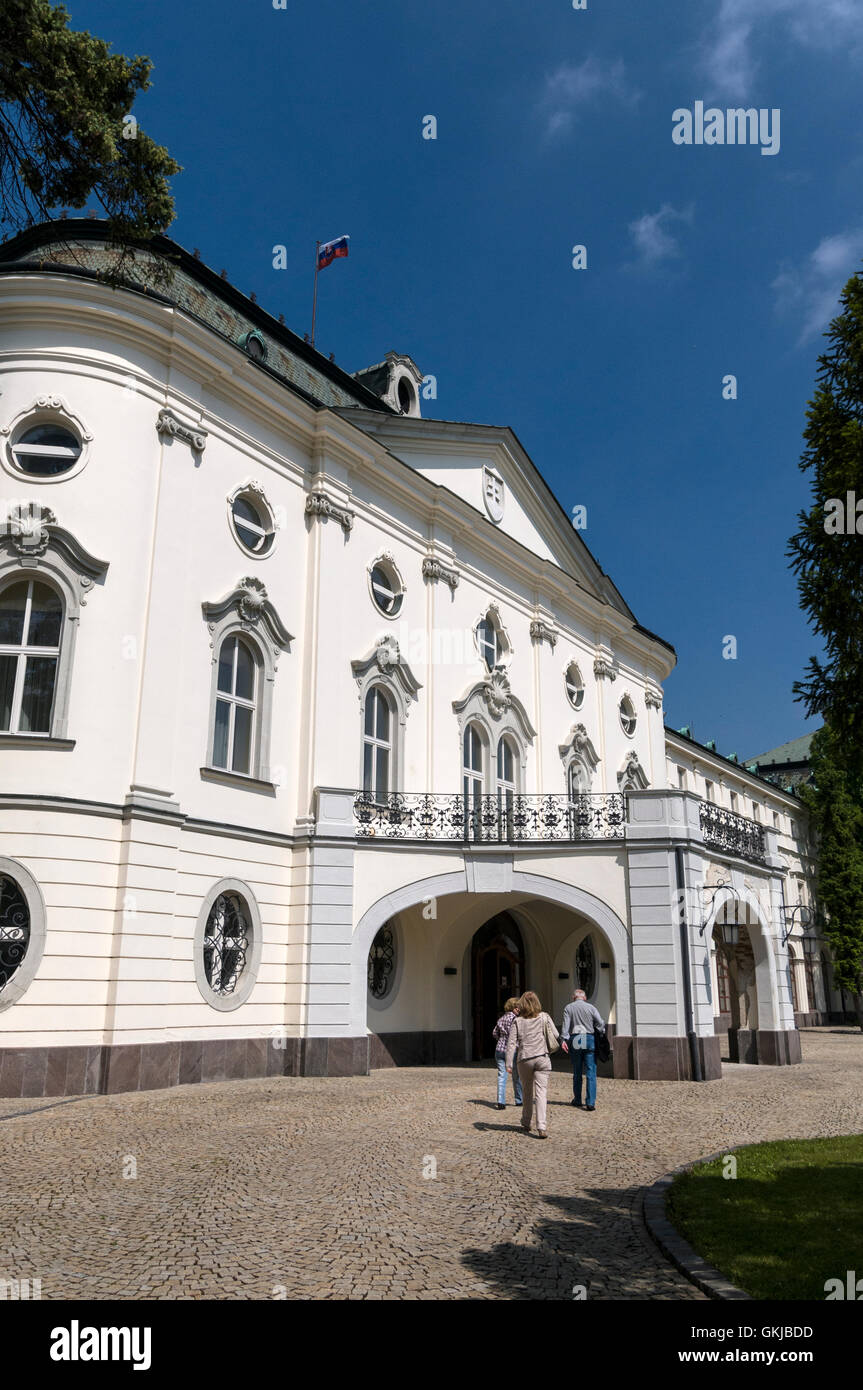 úrad vlády (Ufficio del primo ministro slovacco e uffici governativi) è anche il Palazzo dell'arcivescovo estivo o Summer Foto Stock