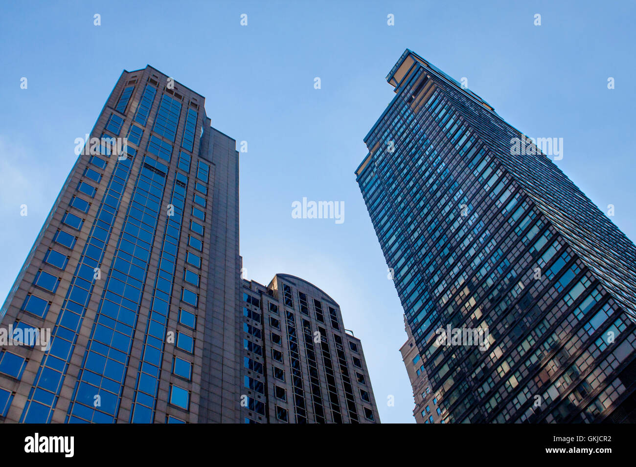 Vista in moderni grattacieli di New York City Foto Stock