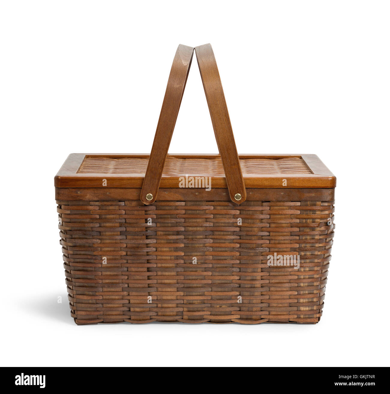 Vista laterale del cesto Picnic isolati su sfondo bianco. Foto Stock
