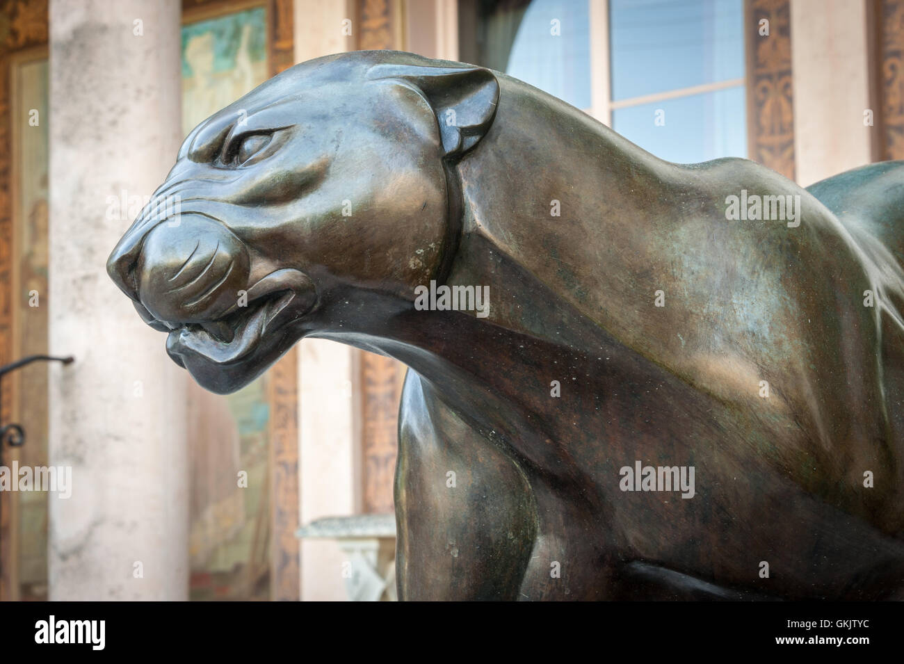 Panther (femmina), 1933 scultura in bronzo al di fuori della Libreria re della società dei quattro arti di Palm Beach, Florida. (USA) Foto Stock