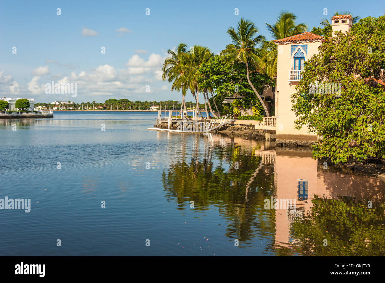 Palm Beach, Florida waterfront home su Worth Avenue di fronte la baia dal Everglades Club. Foto Stock