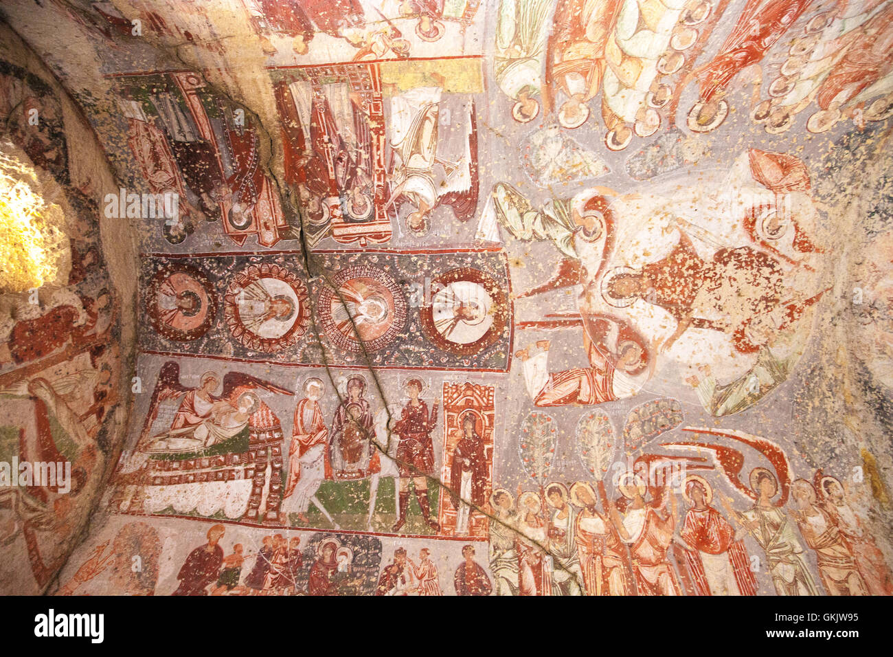 Murali religiose Çavuşin nella chiesa di San Giovanni Battista Foto Stock