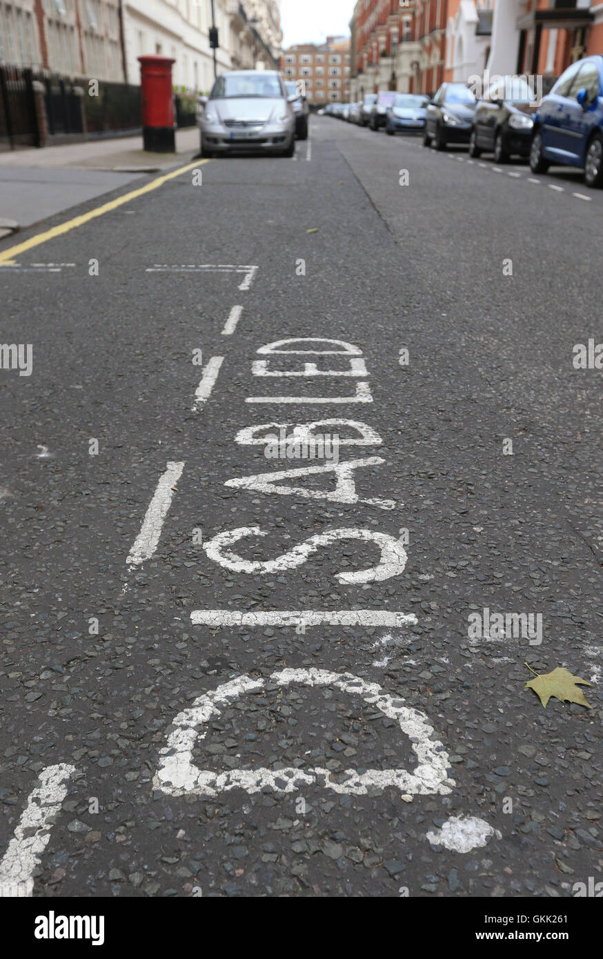 City of Westminster parcheggio disabili Segnaletica nel luogo di Carlisle, Victoria, London. Foto Stock