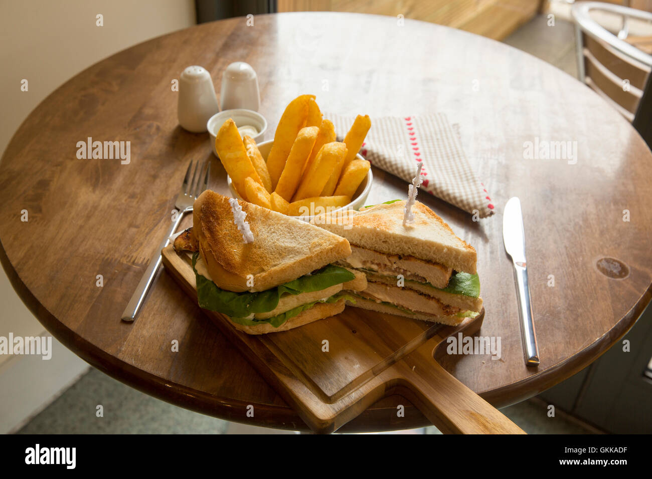 Club Sandwich e patatine Foto Stock
