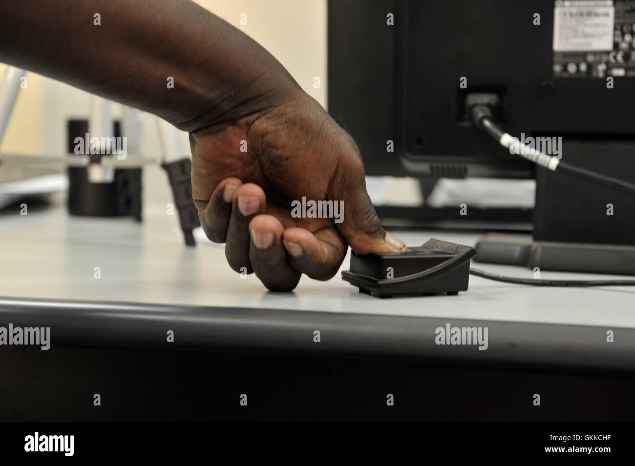 Nel dicembre 2015 è stato istituito un nuovo centro di identificazione biometrica a Mogadiscio, in Somalia, finanziato da US Aid e gestito dall'Organizzazione internazionale per le migrazioni (OIM). Il centro ha iniziato a emettere ID biometrici ai cittadini somali, migliorando la verifica dell'identità nazionale e la sicurezza nella regione. Foto Stock